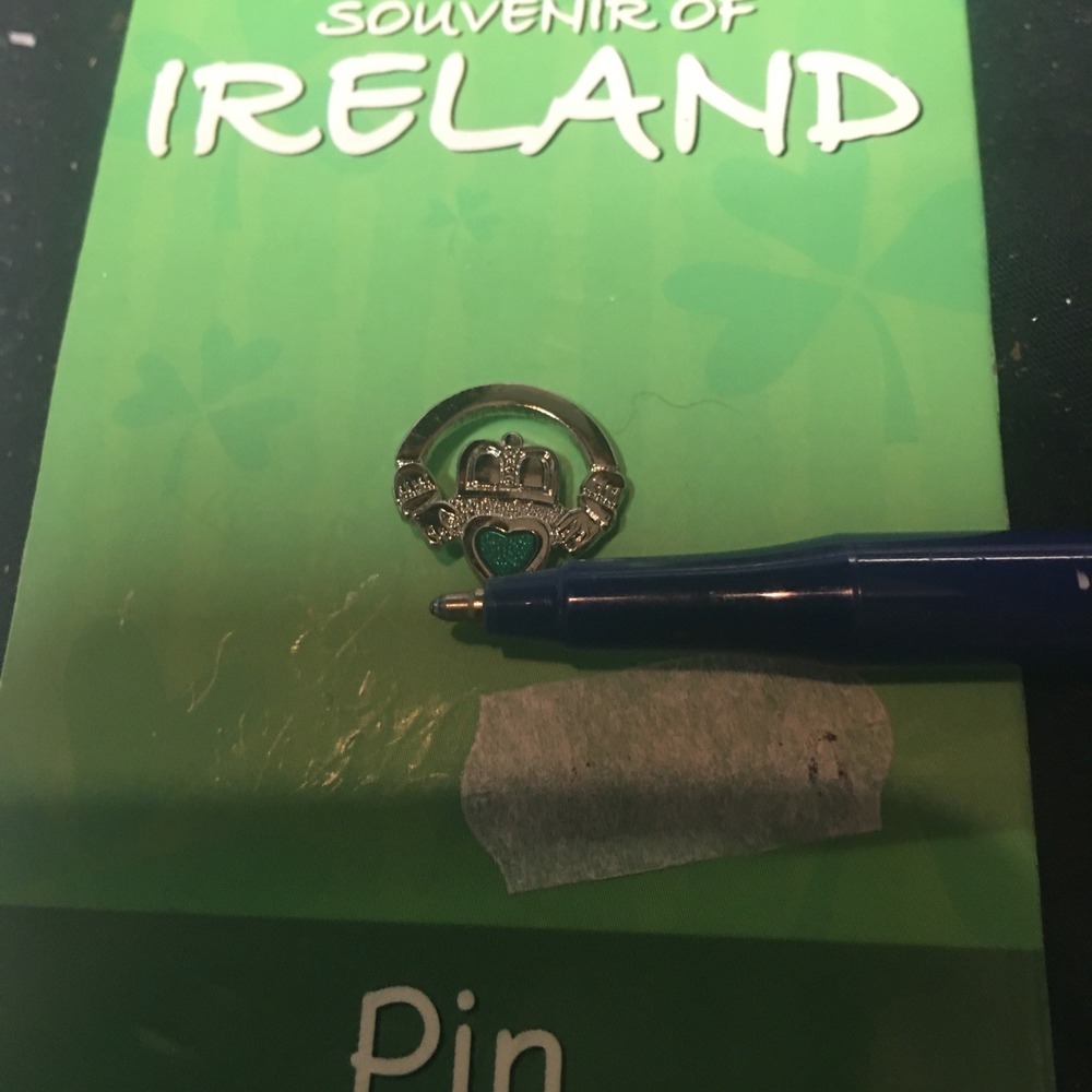 New Ireland Travel Souvenir Friendship Heart Silver Lapel Pin - Picture 4 of 4